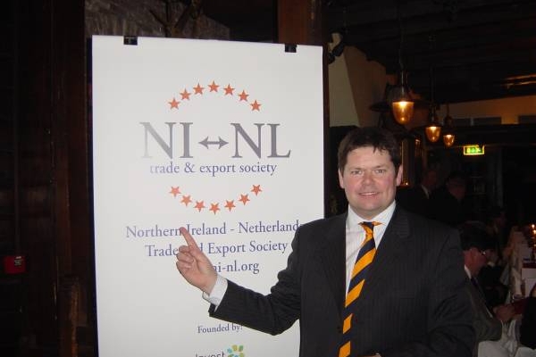 Steve Murnaghan shows guests the NI NL Logo