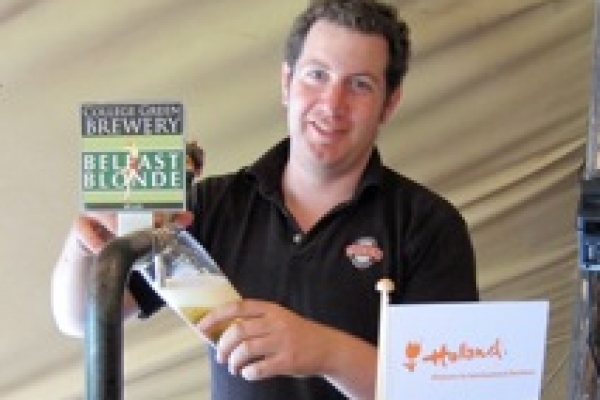 Head Brewer and Product Sponsor Owen Scullion shows how to 'pull a Belfast Blonde'.